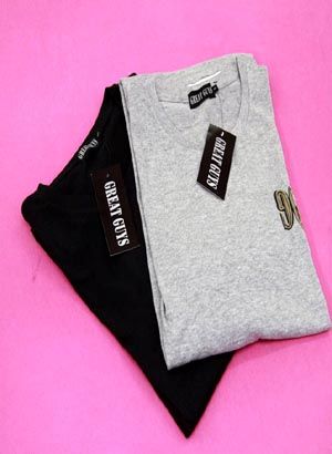 T-shirt hang-tag detail